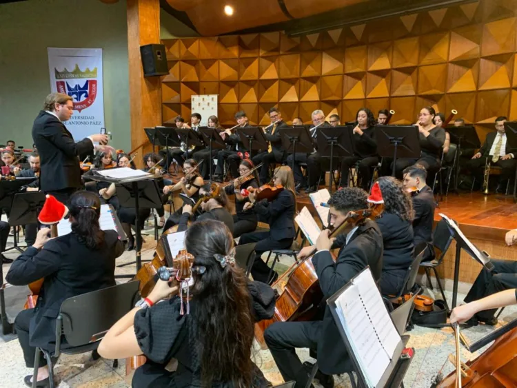 reconocimiento de la UJAP a la Orquesta