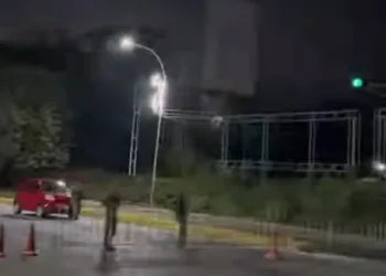 Cerrado tramo de la avenida