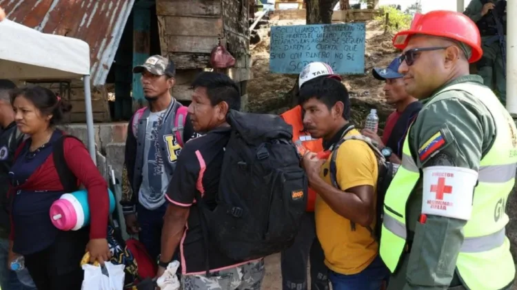 Un total de 812 personas provenientes de Colombia han cruzado la frontera hacia Venezuela, como resultado de los enfrentamientos armados entre las autoridades colombianas, el Ejército de Liberación Nacional (ELN) y las FARC.