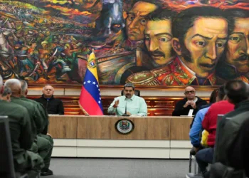 Maduro se reúne con alto mando militar