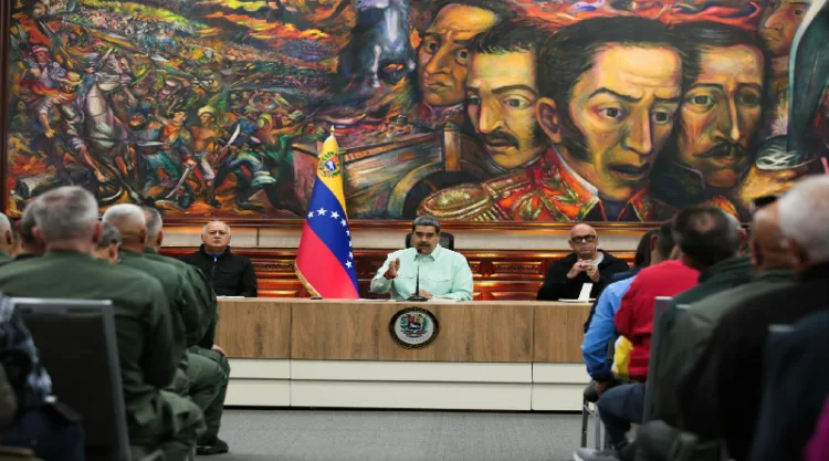 Maduro se reúne con alto mando militar