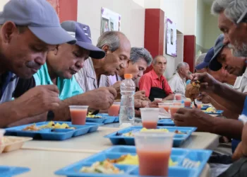 Más de 350 adultos mayores