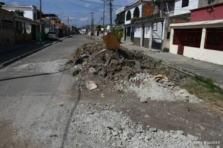 Solicitan arreglo de calles