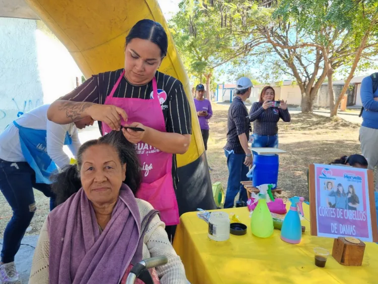 Unos 370 adultos mayores fueron atendidos en una jornada de atención integral llevada a cabo en Paraparal, municipio Los Guayos.