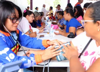 La gobernación de Carabobo, en conjunto con Insalud, 0800 Bigote, Barrio Adentro y la alcaldía de Valencia, llevó a cabo una jornada médico integral que benefició a más de 700 personas.