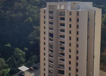 Residentes de la urbanización El Bosque no cuentan con servicio eléctrico desde horas de la madrugada de este domingo.