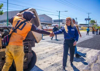 La alcaldía de los Guayos aplicó cincuenta toneladas de asfalto en la carretera Los Guayos – Guacara, como parte de su plan de recuperación de la infraestructura vial de la entidad.