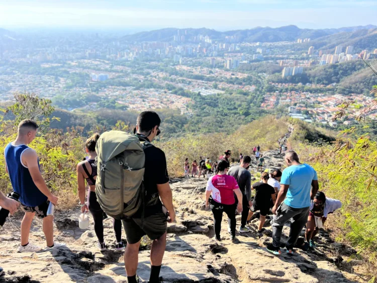 Este domingo, decenas de visitantes carabobeños visitaron el Parque Municipal Cerro El Casupo, el cual se ha consolidado como uno de los destinos más importantes de la región.