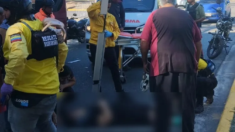 Un choque entre una motocicleta y una unidad de transporte colectivo ocurrido el pasado jueves 9 de enero en Valencia dejó varios heridos.