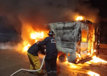 Una ambulancia del servicio 0800 Bigote sufrió un incendio este lunes 20 de enero mientras prestaba servicio.