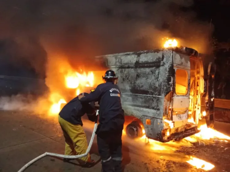 Una ambulancia del servicio 0800 Bigote sufrió un incendio este lunes 20 de enero mientras prestaba servicio.
