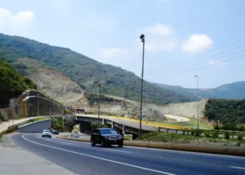 Las autoridades gubernamentales restringirán el paso en la autopista Caracas-La Guaira el próximo lunes 27 de enero.