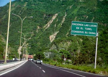 Ministerio de Transporte reprograma trabajos de asfaltado en la autopista Caracas – La Guaira