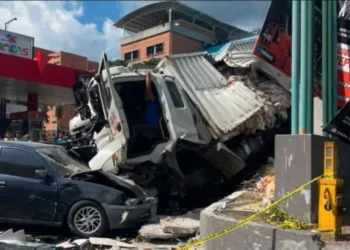 Una colisión de múltiples vehículos se registró en Caracas este 16 de enero. En el siniestro se reportaron varios fallecidos.