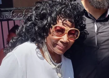 Dalyce Curry, reconocida actriz de Hollywood de 95 años de edad, falleció durante los incendios forestales que se han producido en la ciudad de Los Ángeles.