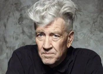 David Lynch, reconocido cineasta de origen estadounidense, falleció este jueves a los 78 años de edad, según anunció su propia familia.