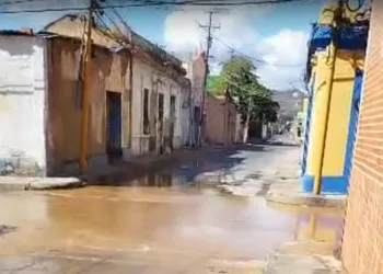 Denuncian botes de agua