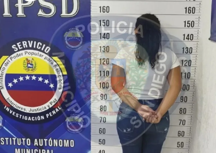 Funcionarios de la Policía Municipal de San Diego, adscritos a la Coordinación del Servicio de Investigación Penal, detuvieron a una mujer acusada de maltrato infantil contra su hijo de 9 años.