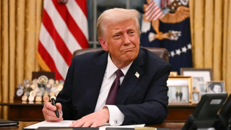 Donald Trump, presidente de los Estados Unidos, aseguró que cumplirá su promesa de imponer aranceles a Canadá y México a partir del próximo 1 de febrero.