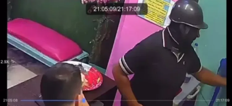 Dos sujetos encapuchados asaltaron un local al sur de Valencia