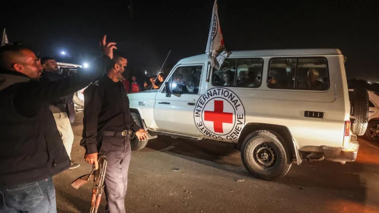 Este domingo entró en vigor el alto al fuego acordado entre el Gobierno de Israel y Hamás en la ciudad de Doha. Con la ejecución de la medida, se inició también el intercambio de rehenes entre ambas partes.