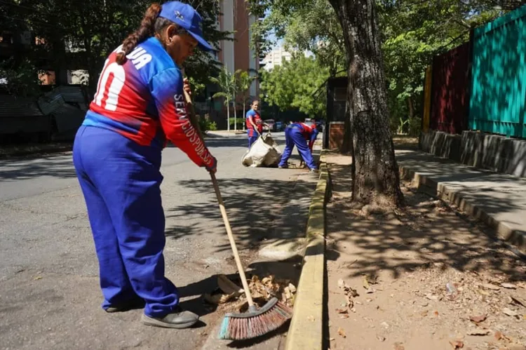 La alcaldía de Valencia desplegó cuadrillas del Plan Integral de Servicios Públicos en la parroquia San José.