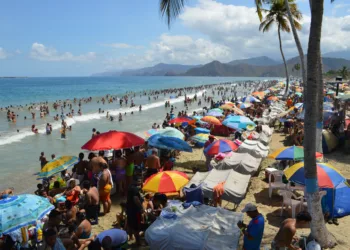 Costas carabobeñas abarrotadas de turistas