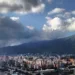 Cuadrillas de la gobernación vierten más de 145 toneladas de asfalto en Los Guayos https://sandyaveledo.net/cuadrillas-de-la-gobernacion-vierten-mas-de-145-toneladas-de-asfalto-en-los-guayos/