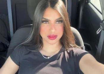 La influencer y tiktoker venezolana, Valeria Carruyo, fue señalada como responsable de un accidente vial que dejó a un hombre y un niño heridos.