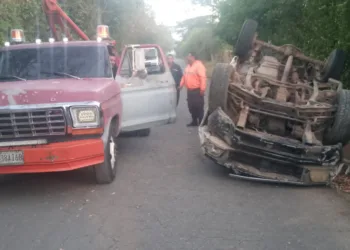 Volcamiento de pickup en Bejuma