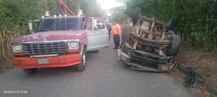Volcamiento de pickup en Bejuma