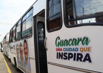 El gobernador Rafael Lacava y el alcalde de Guacara, Johan Castañeda, desplegaron en conjunto el Plan Bigote Móvil, proyecto municipal de transporte público, destinado a mejorar la movilidad de los ciudadanos.