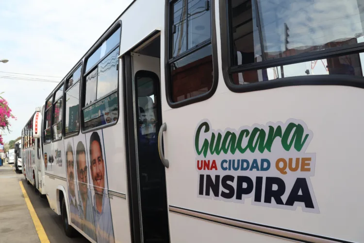 El gobernador Rafael Lacava y el alcalde de Guacara, Johan Castañeda, desplegaron en conjunto el Plan Bigote Móvil, proyecto municipal de transporte público, destinado a mejorar la movilidad de los ciudadanos.
