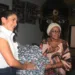 La primera dama del estado Carabobo, Nancy de Lacava, entregó una dotación a los cultores de la agrupación Tambores de San Millán, por la celebración de los 154 años del baile de la hamaca.