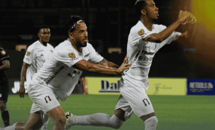 El Carabobo FC derrotó a la Academia Puerto Cabello en condición de visitante, con marcador de 3 goles a 1.