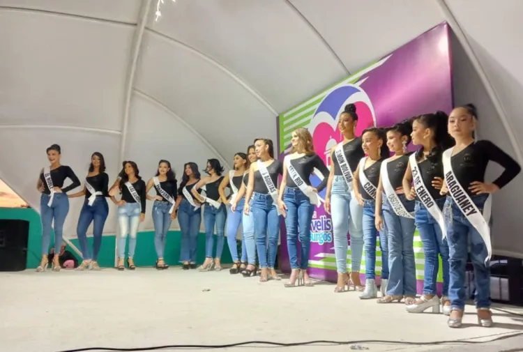 El evento de imposición de bandas a las candidatas del reinado de las fiestas de Carnaval 2025 de Los Guayos tuvo lugar recientemente
