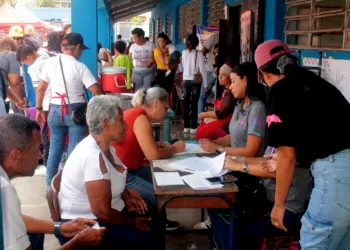 Más de 400 adultos mayores