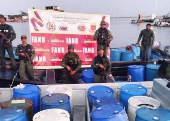 Una embarcación con 3 mil 960 litros de gasolina fue hallada recientemente por efectivos de la Fuerza Armada Nacional Bolivariana.
