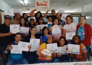 Trabajadores de turismo recibieron certificados avalados por la Autoridad Única de Turismo de Carabobo, Solimar Rivero, el Instituto Nacional de Capacitación y Educación Socialista (Inces) y el Instituto Nacional de Turismo (Inatur), tras haber participado en diversos talleres.