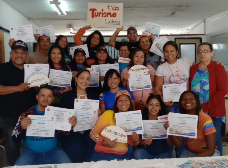 Trabajadores de turismo recibieron certificados avalados por la Autoridad Única de Turismo de Carabobo, Solimar Rivero, el Instituto Nacional de Capacitación y Educación Socialista (Inces) y el Instituto Nacional de Turismo (Inatur), tras haber participado en diversos talleres.