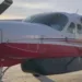 Un pequeño avión de pasajeros se estrelló recientemente en la zona oeste de Alaska, según confirmaron fuentes estadounidenses recientemente.
