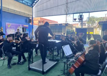 Este viernes 14 de febrero, la Orquesta Sinfónica de Carabobo firmó un convenio con el Colegio Santa Rosa para el fomento del desarrollo socio-cultural en el área de la música sinfónica venezolana y latinoamericana.