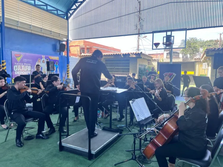 Este viernes 14 de febrero, la Orquesta Sinfónica de Carabobo firmó un convenio con el Colegio Santa Rosa para el fomento del desarrollo socio-cultural en el área de la música sinfónica venezolana y latinoamericana.