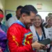 El alcalde de Guacara, Johan Castañeda, recibió recientemente una dotación de insumos y equipos médicos por parte de la Corporación Venezolana de Comercio Exterior (Corpovex), en el marco de la jornada de atención integral que se llevó a cabo en el CDI "Salvador de la Plaza".