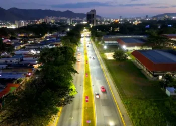 Las autoridades municipales de Naguanagua instalaron luminarias LED en las comunidades de Malagón y Casco Central, como parte de su Plan de Alumbrado Público.