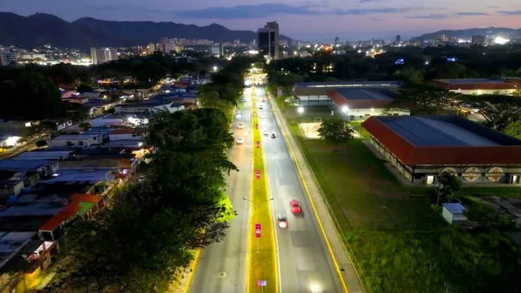 Las autoridades municipales de Naguanagua instalaron luminarias LED en las comunidades de Malagón y Casco Central, como parte de su Plan de Alumbrado Público.