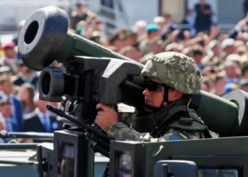 El jefe de Comisión de Defensa del Parlamento Ucraniano, Roman Kostenko, ha asegurado que Estados Unidos detuvo la venta de armas a Ucrania.
