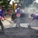 La alcaldía de Valencia, a través del Instituto Autónomo Municipal de Vialidad (IAMVIAL), continúa con los trabajos de bacheo y nivelación de las vías en la urbanización El Palotal, da la parroquia Santa Rosa.