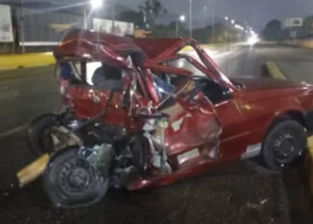 Un accidente vial se registró durante la madrugada de este sábado 22 de febrero en la Autopista del Este, de Valencia, con saldo de una persona fallecida.