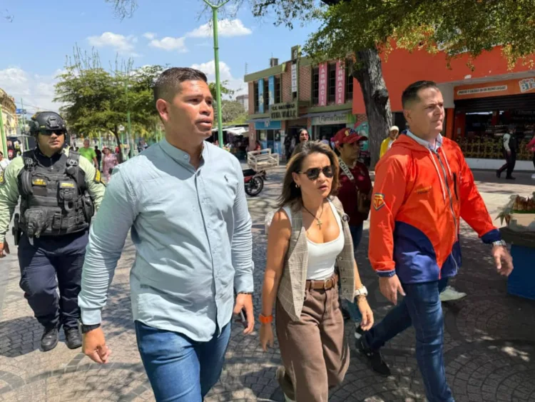 La alcaldesa Dina Castillo anunció este jueves el inicio de una etapa de rehabilitación de la avenida Bolívar Norte de Valencia.
